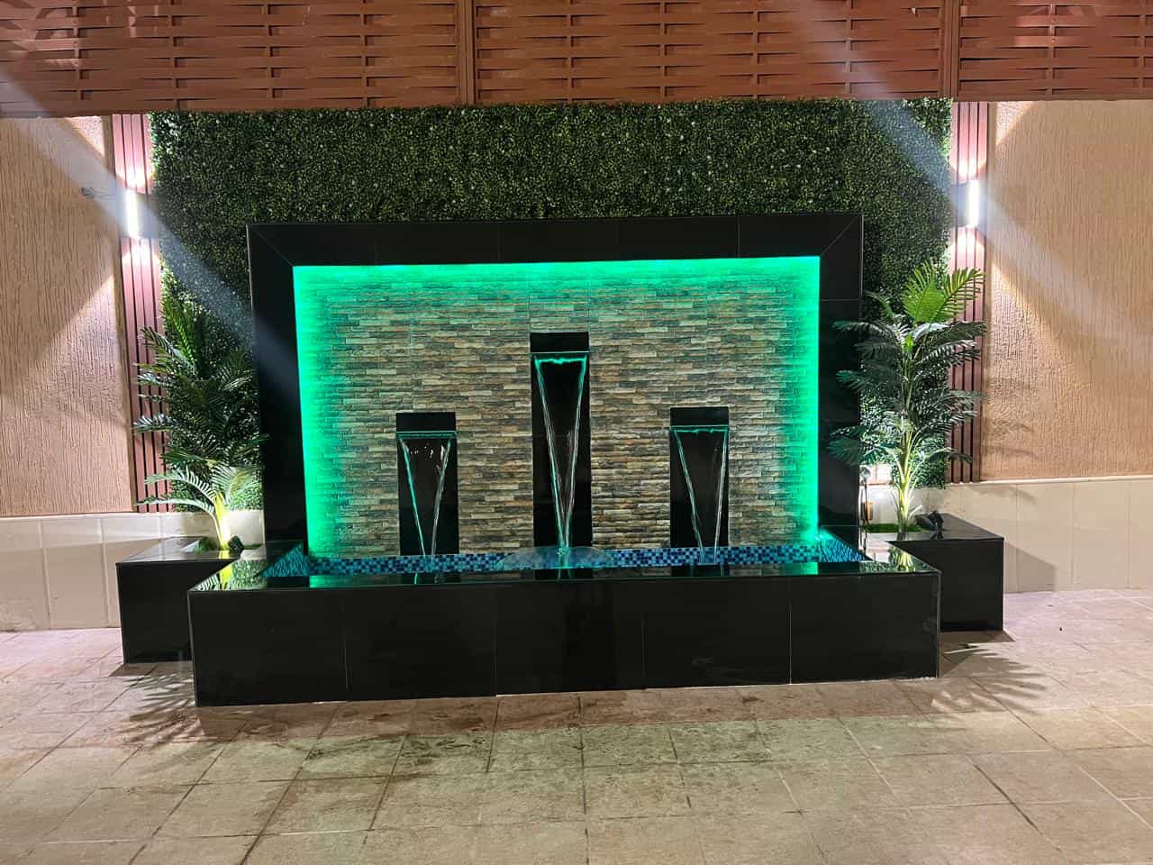 الشلالات والنوافير